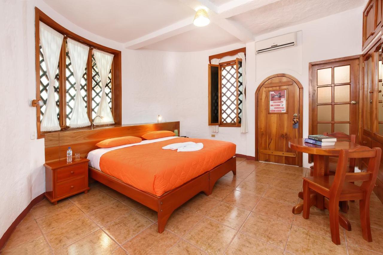 Hotel Mainao Puerto Ayora  Bagian luar foto